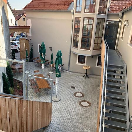 Hotelgasthof Kirchenwirt Schierling Exteriör bild