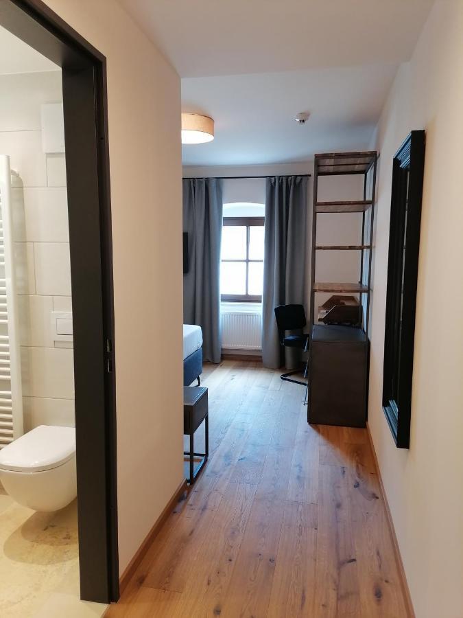 Hotelgasthof Kirchenwirt Schierling Exteriör bild