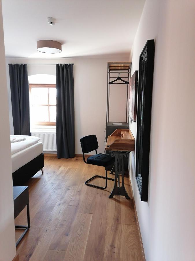 Hotelgasthof Kirchenwirt Schierling Exteriör bild