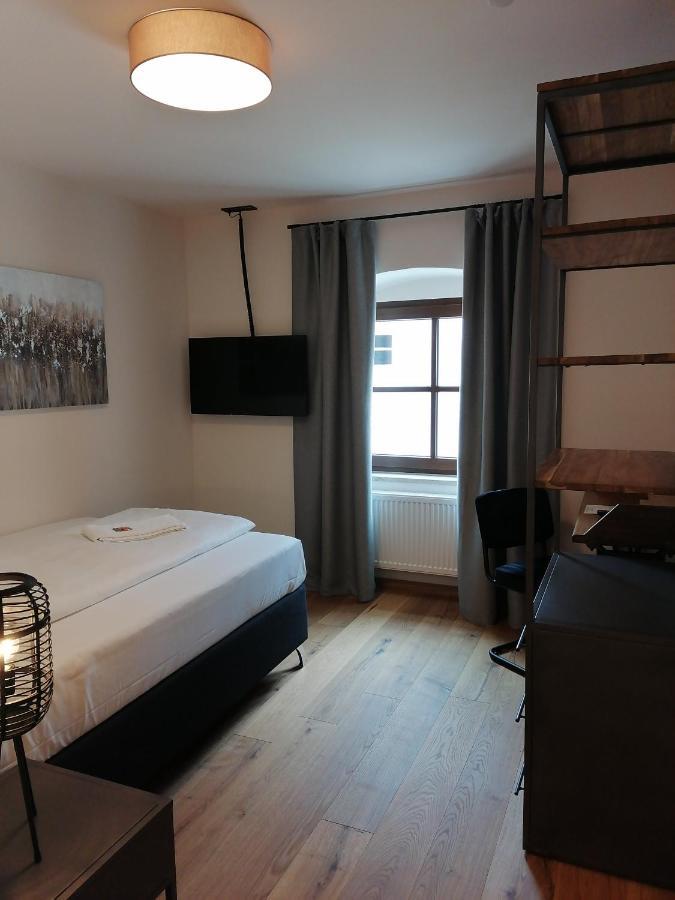 Hotelgasthof Kirchenwirt Schierling Exteriör bild