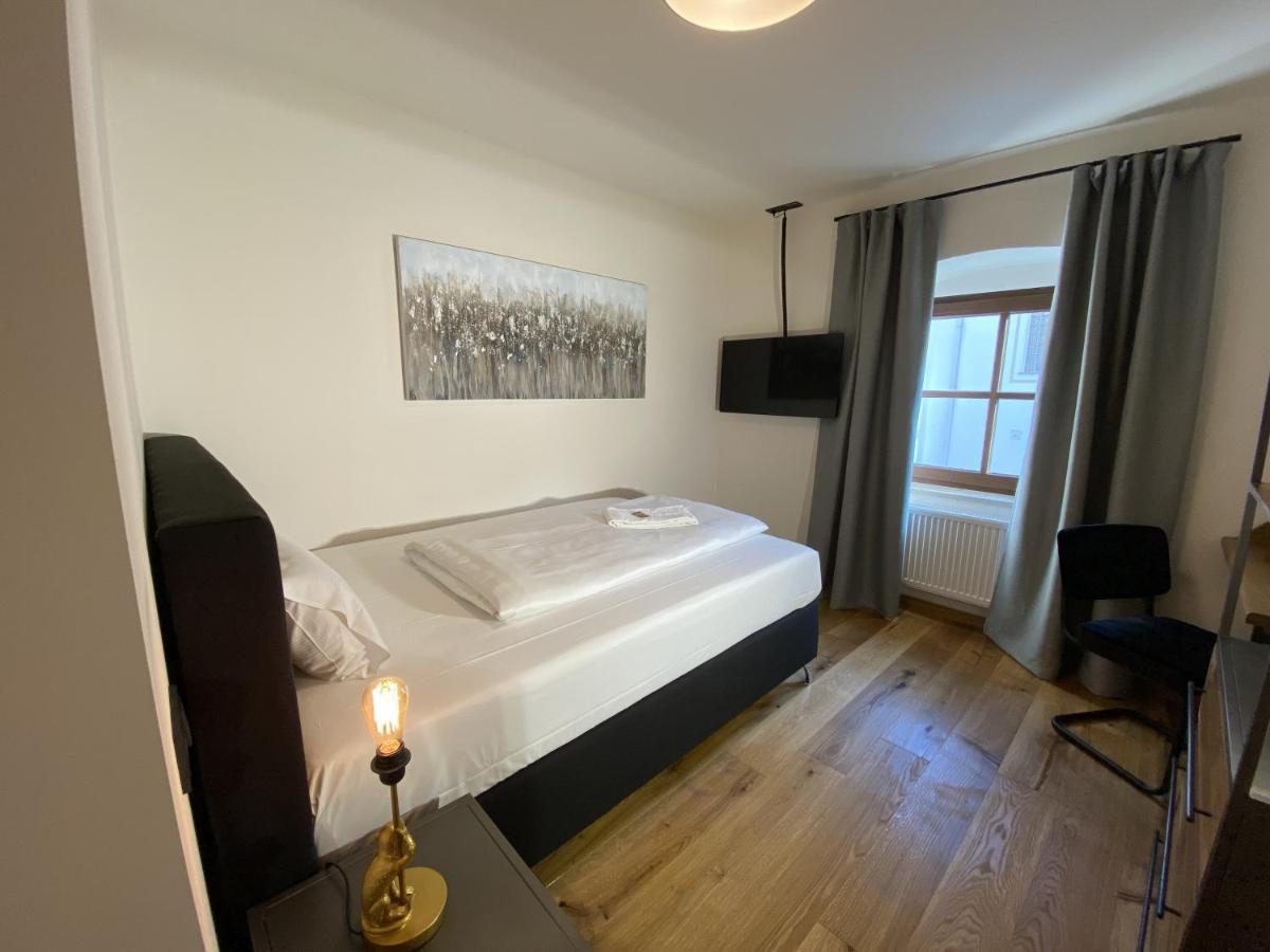 Hotelgasthof Kirchenwirt Schierling Exteriör bild