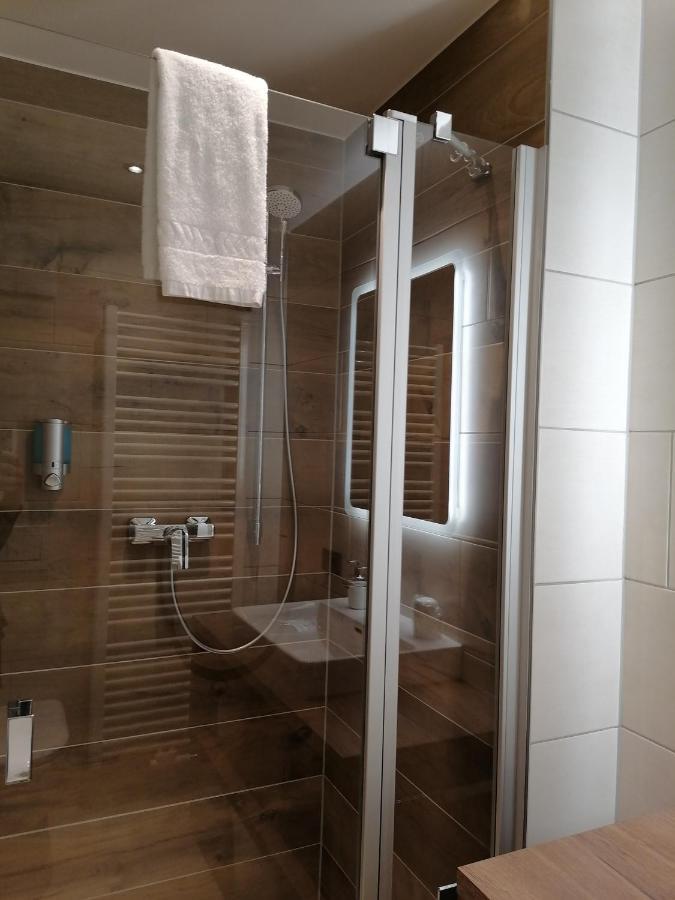 Hotelgasthof Kirchenwirt Schierling Exteriör bild