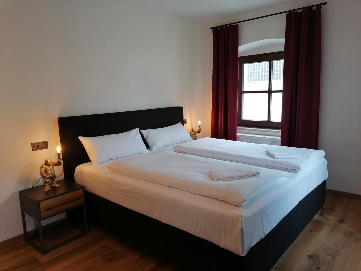 Hotelgasthof Kirchenwirt Schierling Exteriör bild