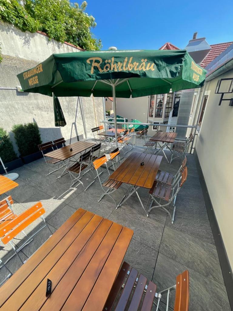Hotelgasthof Kirchenwirt Schierling Exteriör bild