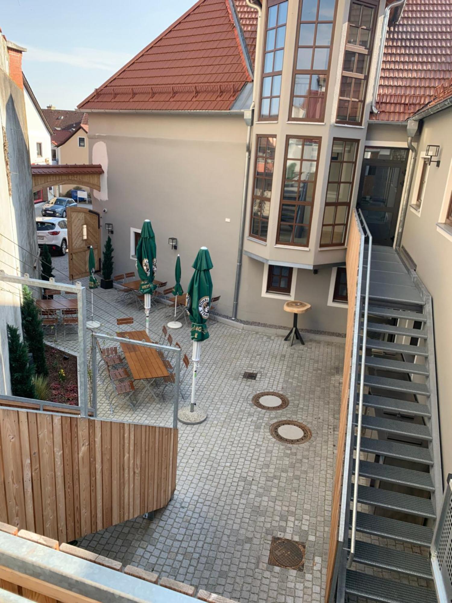 Hotelgasthof Kirchenwirt Schierling Exteriör bild
